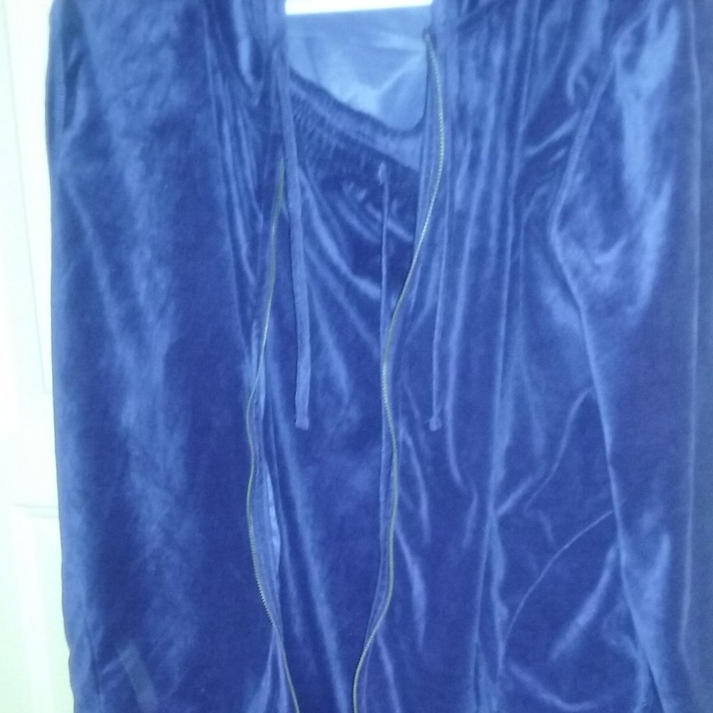 Ladies Jogging outfit. 16W 18W XL Blue